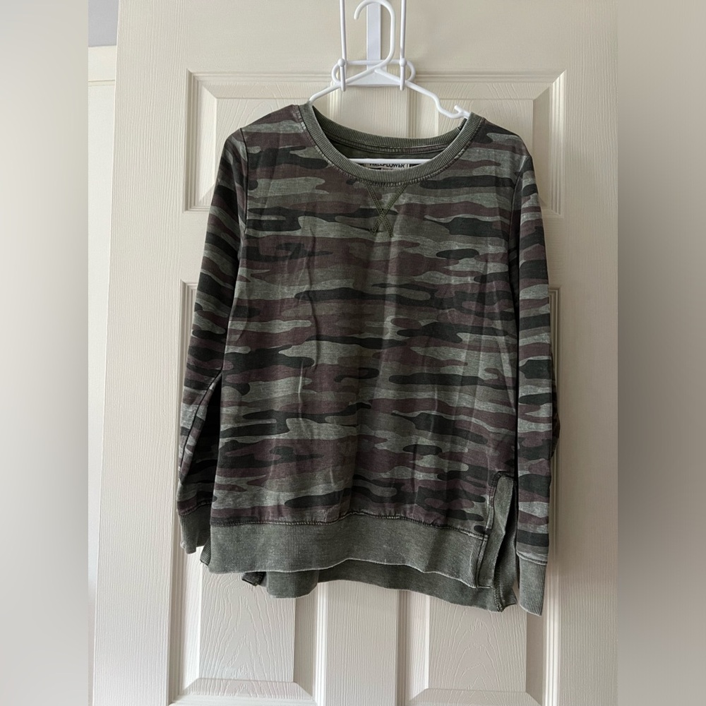 Camo sweatshirt